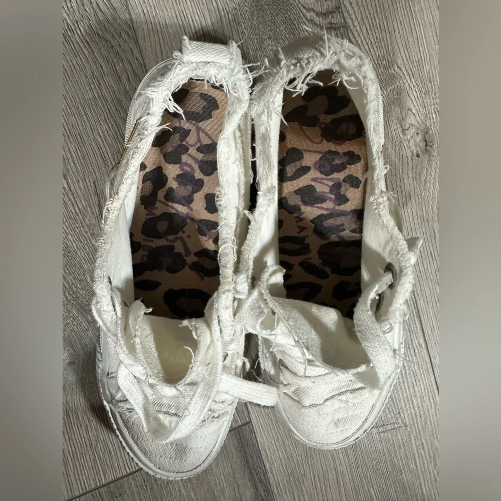 BLOWFISH Malibu Woman’s White Canvas Distressed Sneakers 6.5 - Picture 7 of 8